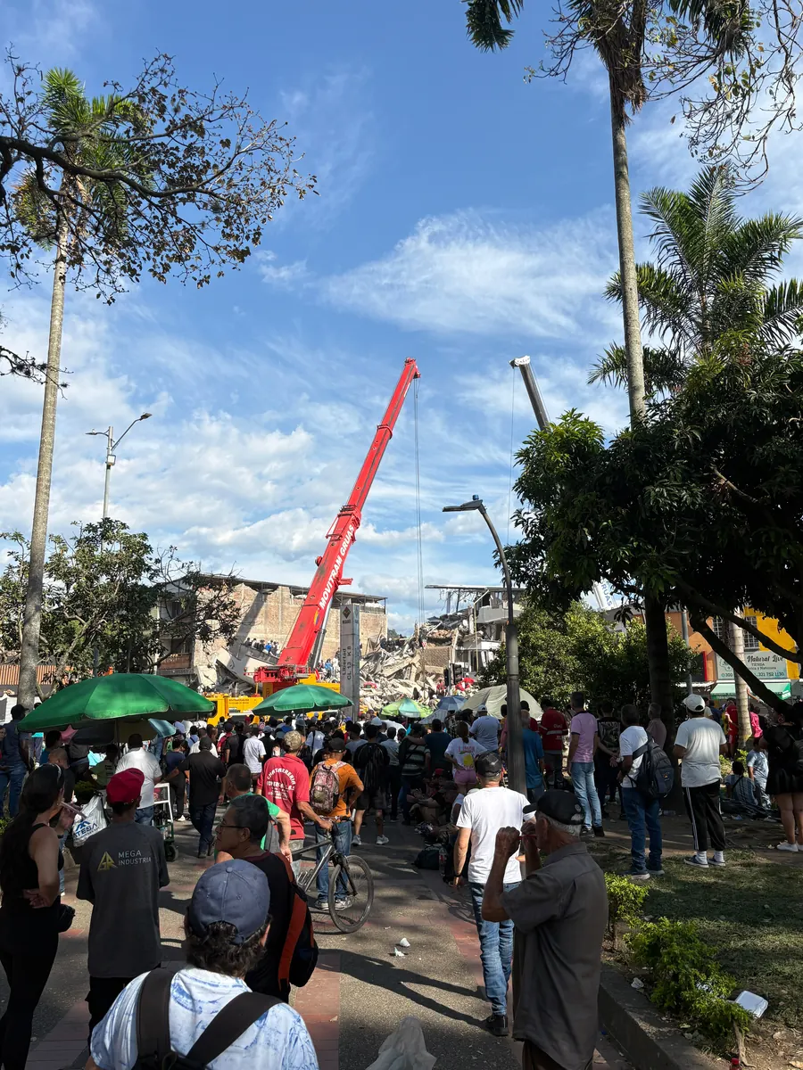 Equipos de rescate trabajando en Pereira, agosto 2026
